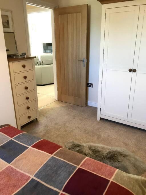 יאוביל Lovely Two Bedroom Bungalow With Hot Tub מראה חיצוני תמונה