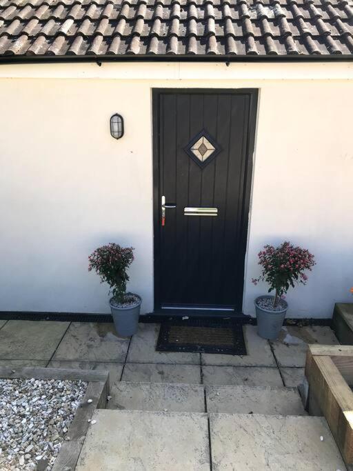 יאוביל Lovely Two Bedroom Bungalow With Hot Tub מראה חיצוני תמונה