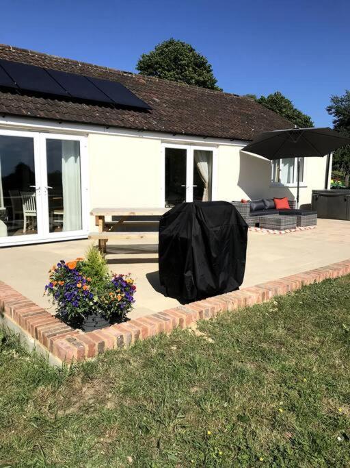 יאוביל Lovely Two Bedroom Bungalow With Hot Tub מראה חיצוני תמונה