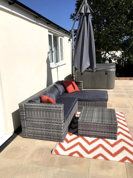 יאוביל Lovely Two Bedroom Bungalow With Hot Tub מראה חיצוני תמונה