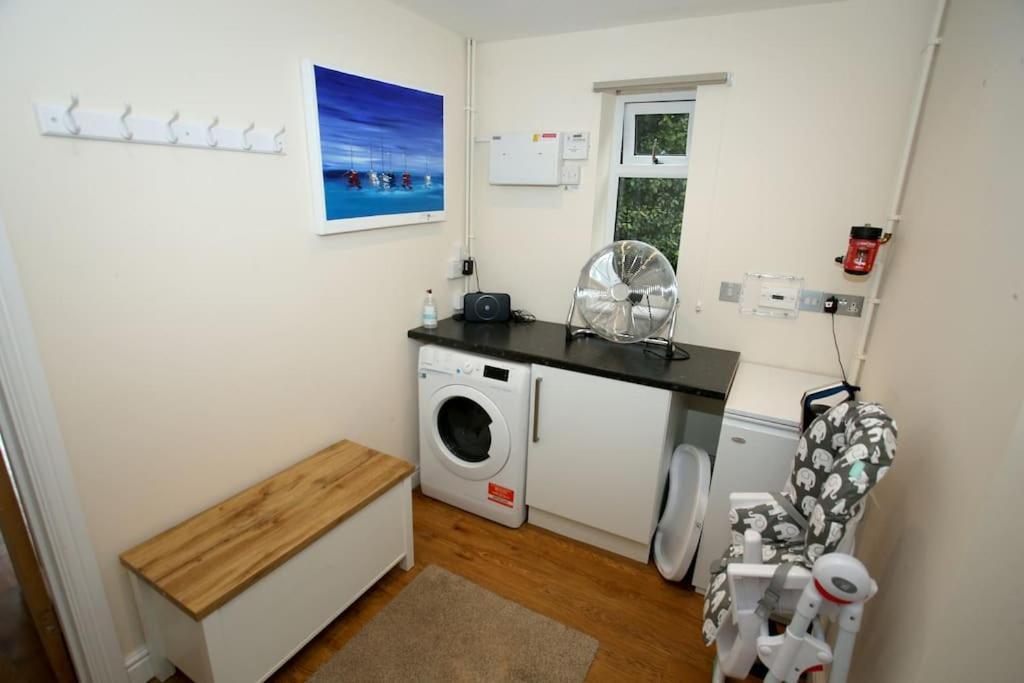 יאוביל Lovely Two Bedroom Bungalow With Hot Tub מראה חיצוני תמונה